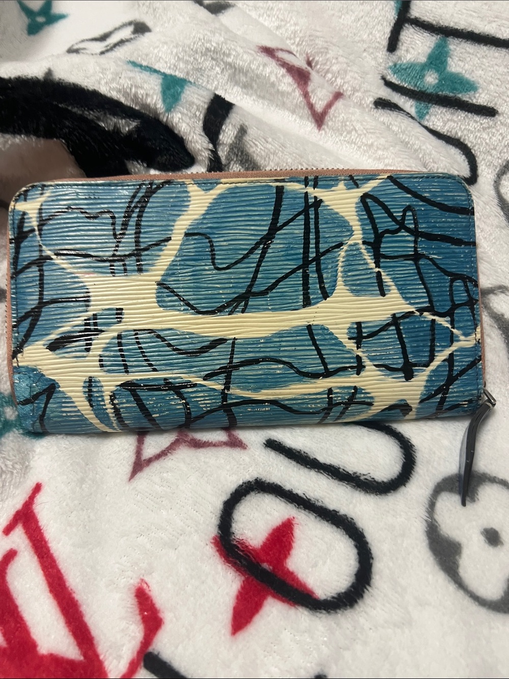 Louis Vuitton Epi wallet. - Picture 3 of 6